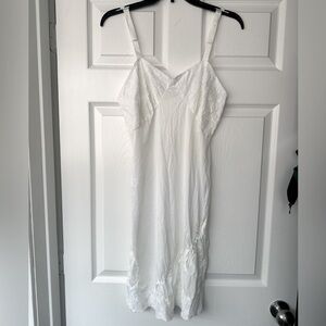 Vintage Nan Flower embroidered white whole slip lace 32